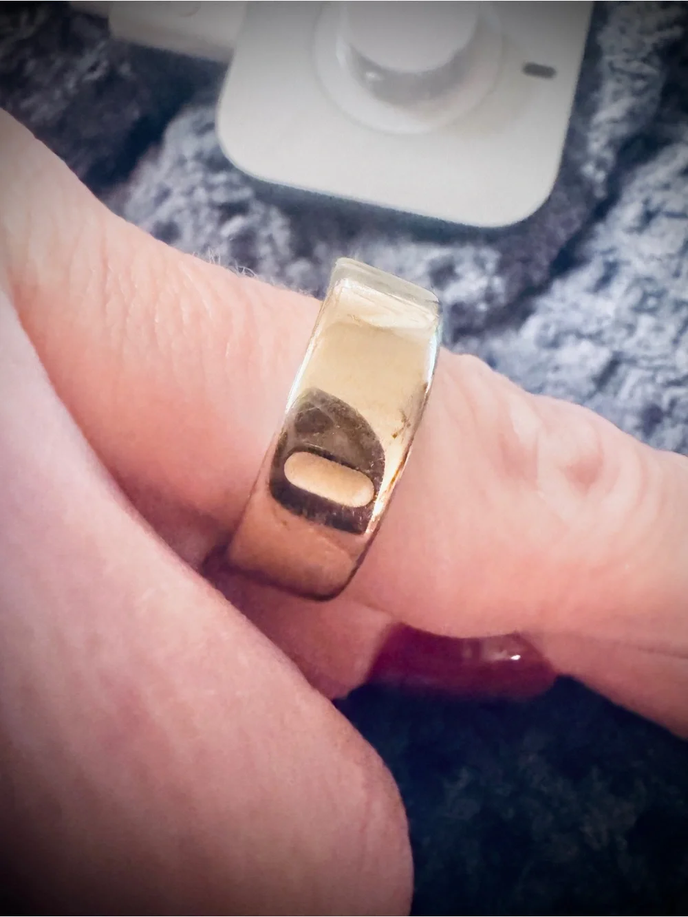 Gold Oura Ring 4 - Size 9 (Very Good Condition)
